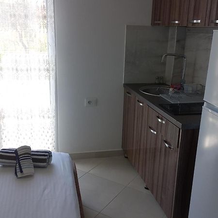 Arjan Dyli Guesthouse Ksamil Rum bild